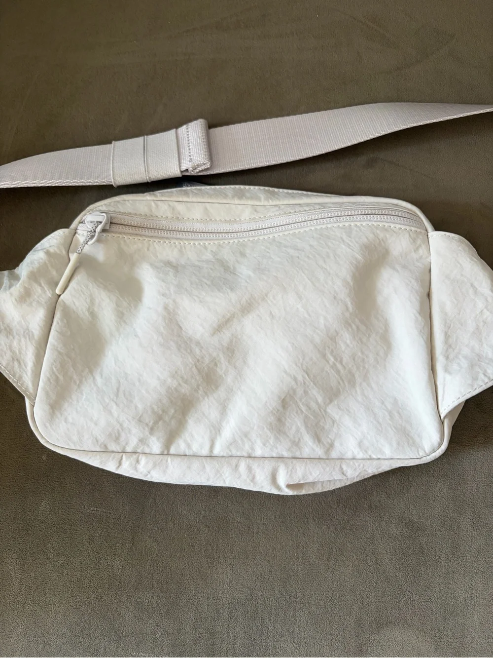 lululemon athletica Everywhere Belt Bag - Light Ivory with Silver Hardware - Picture 5 of 8